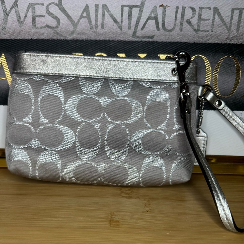 Coach Lurex Metallic Silver Signature Wristlet Nwot - Picture 2 of 4
